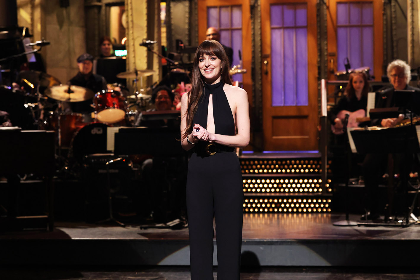 H Dakota Johnson στην εκπομπή Saturday Night Live