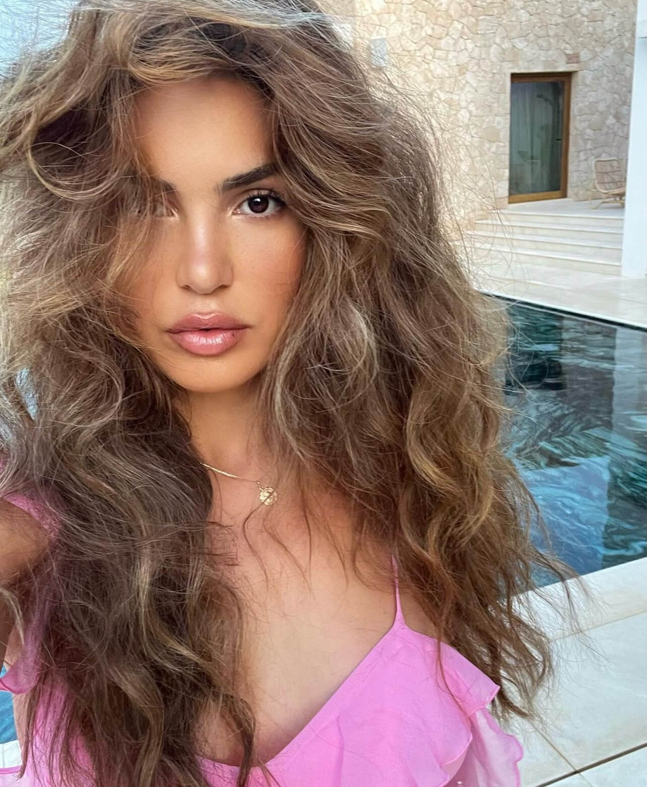 Φουντωτά μαλλιά με μπούκλες