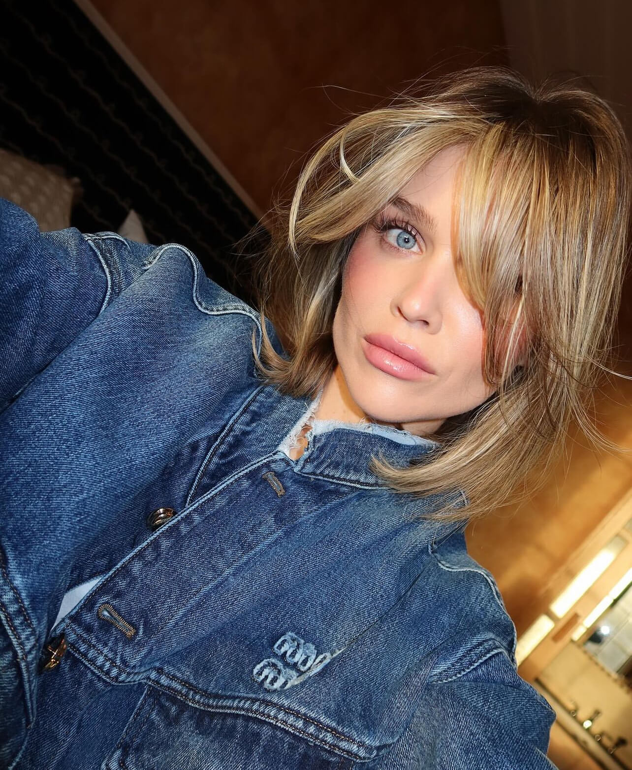 Κοντό καρέ με αφέλειες