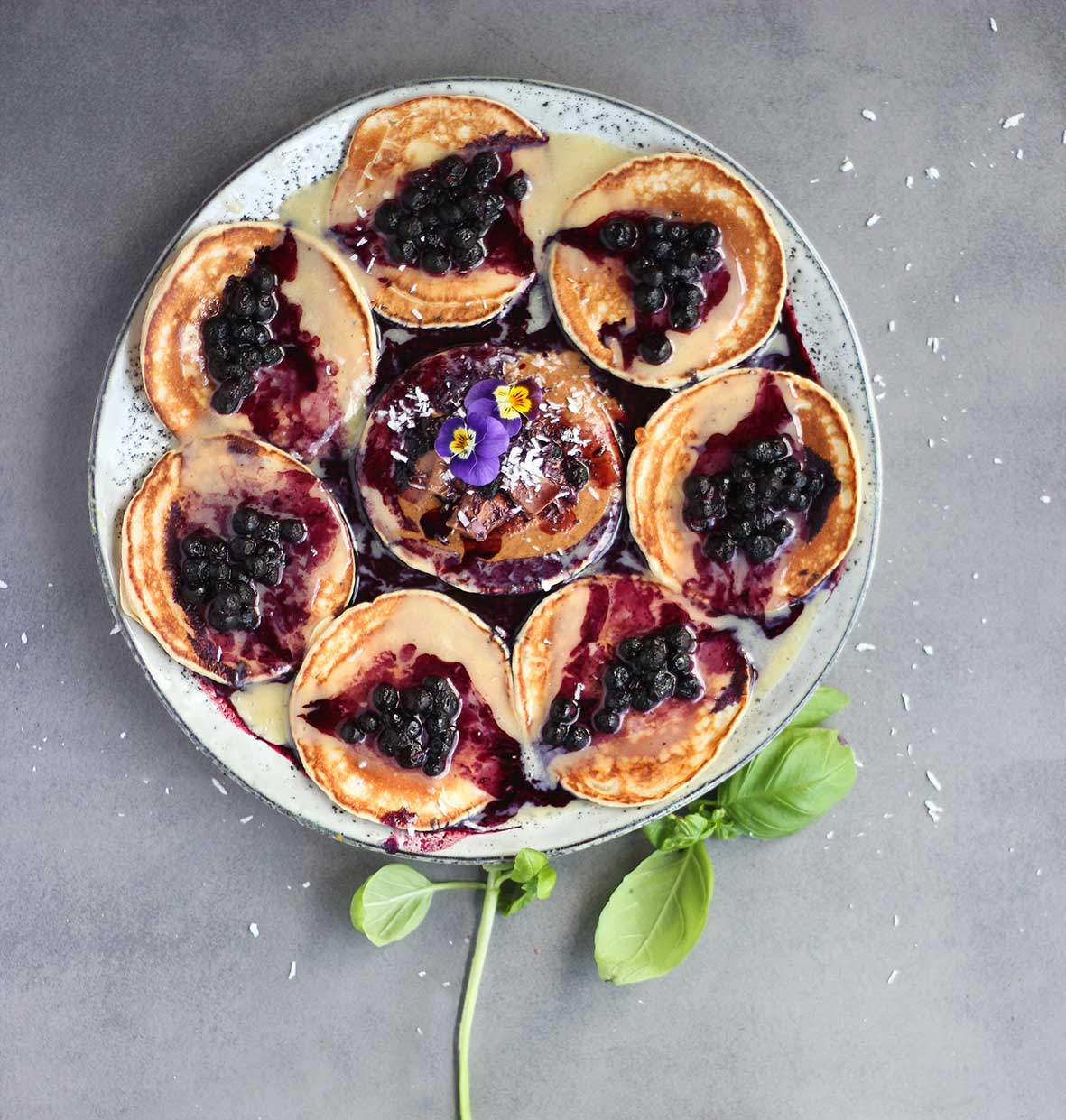 Μικρά πανκέικς σε σχήμα λουλουδιού