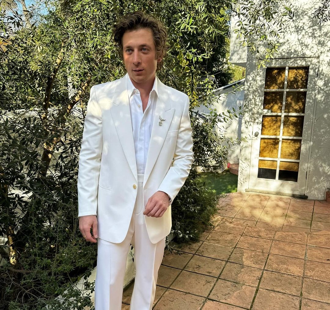 O Jeremy Allen White πριν από τα SAG Awards