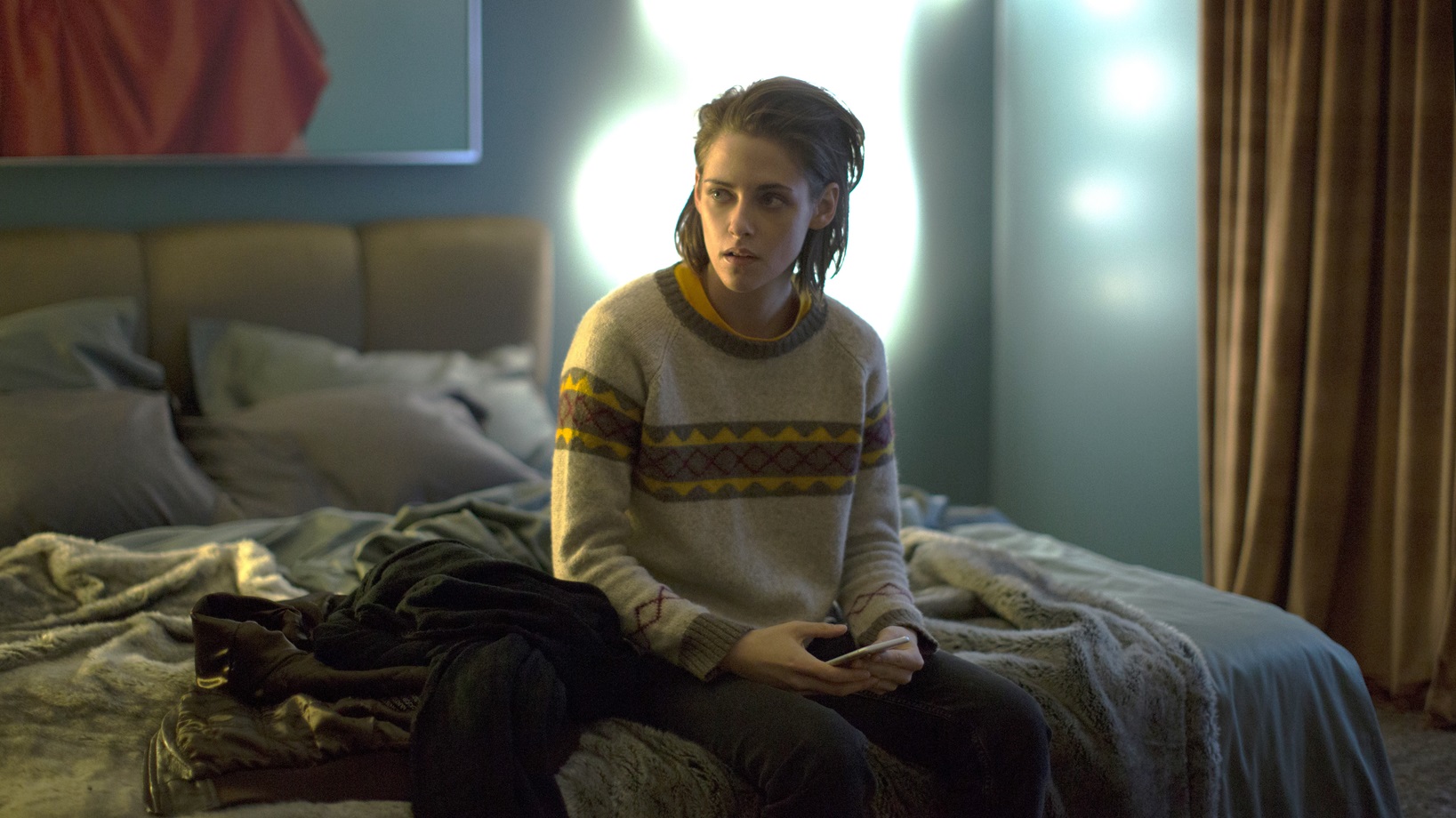 H Kristen Stewart σε σκηνή από την ταινία "Personal Shopper: Η βοηθός"