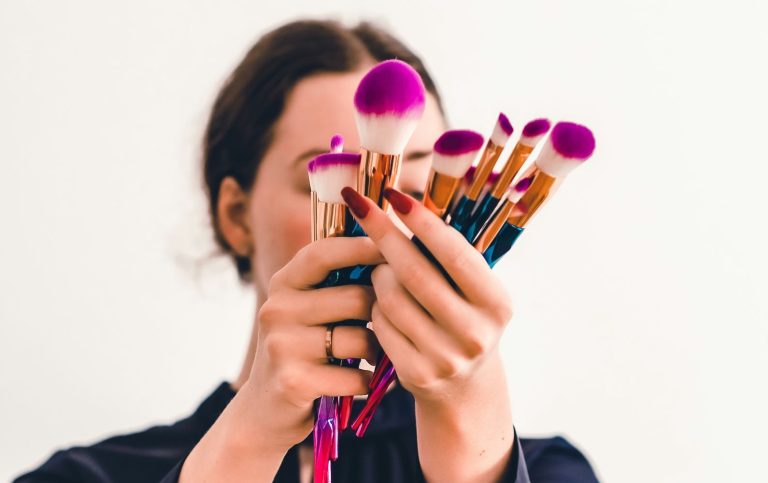 τα 5 απαραίτητα εργαλεία μακιγιάζ