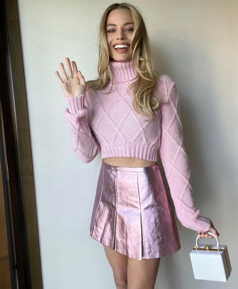 Η Margot Robbie με barbie look