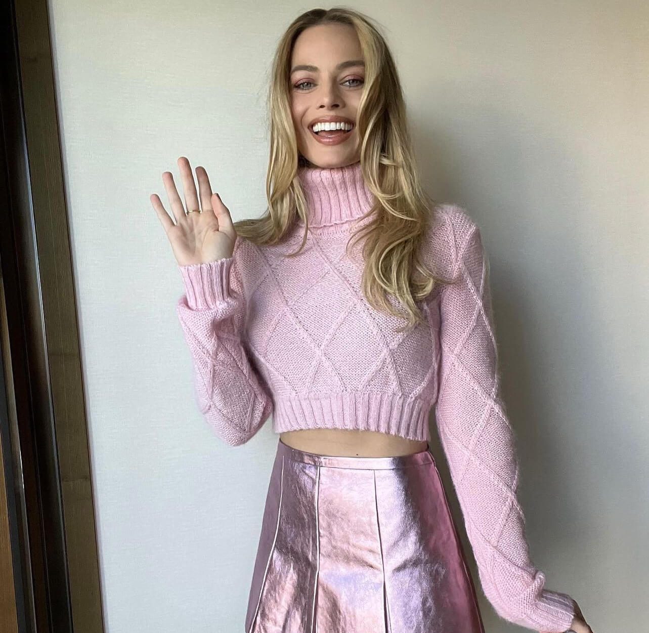 Η Margot Robbie με barbie look