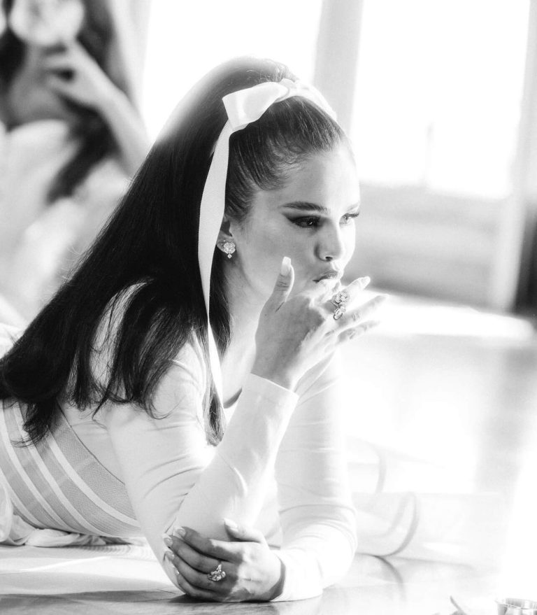 Η Selena Gomez στο βίντεοκλιπ Love On