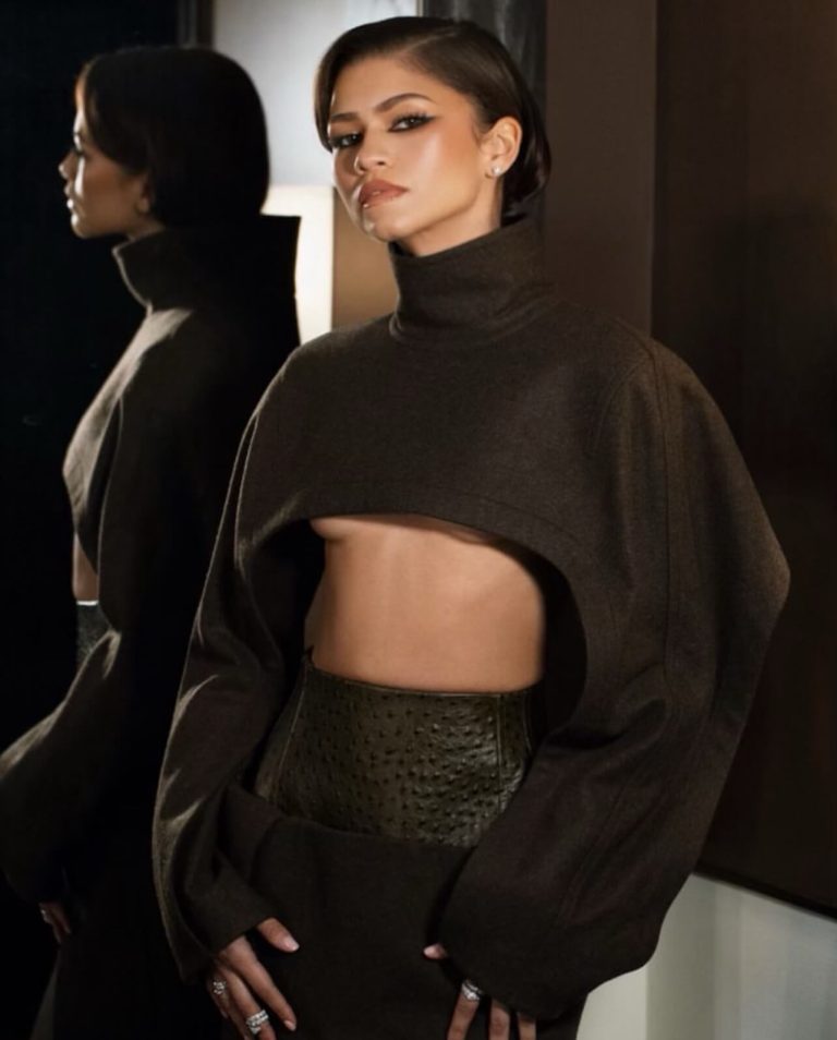 Η Zendaya braless