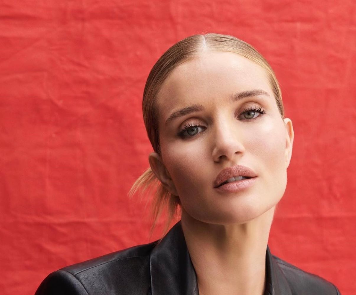 ανανέωση του αντηλιακού πάνω από το μακιγιάζ