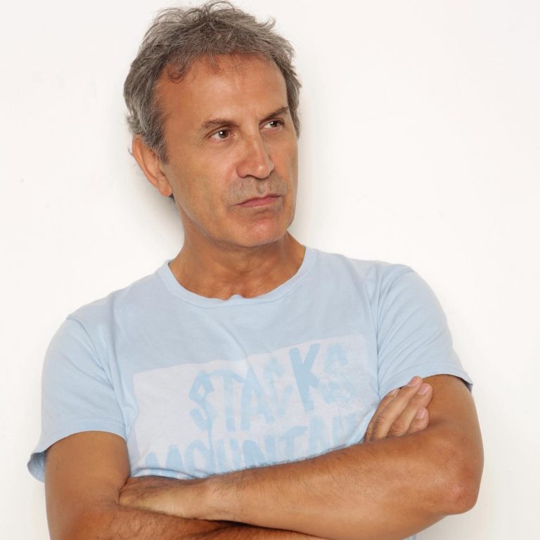 Γιώργος Νταλάρας