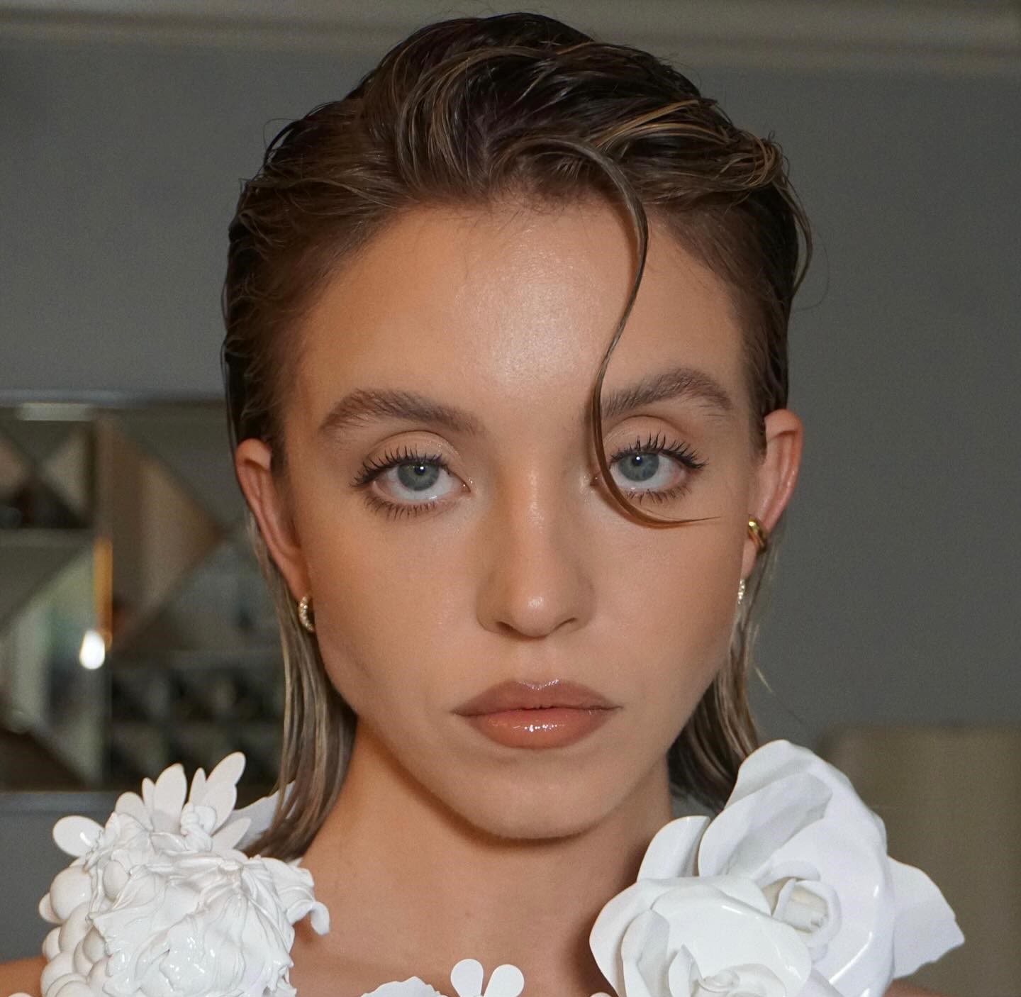 To μοναδικό floral manicure της Sydney Sweeney