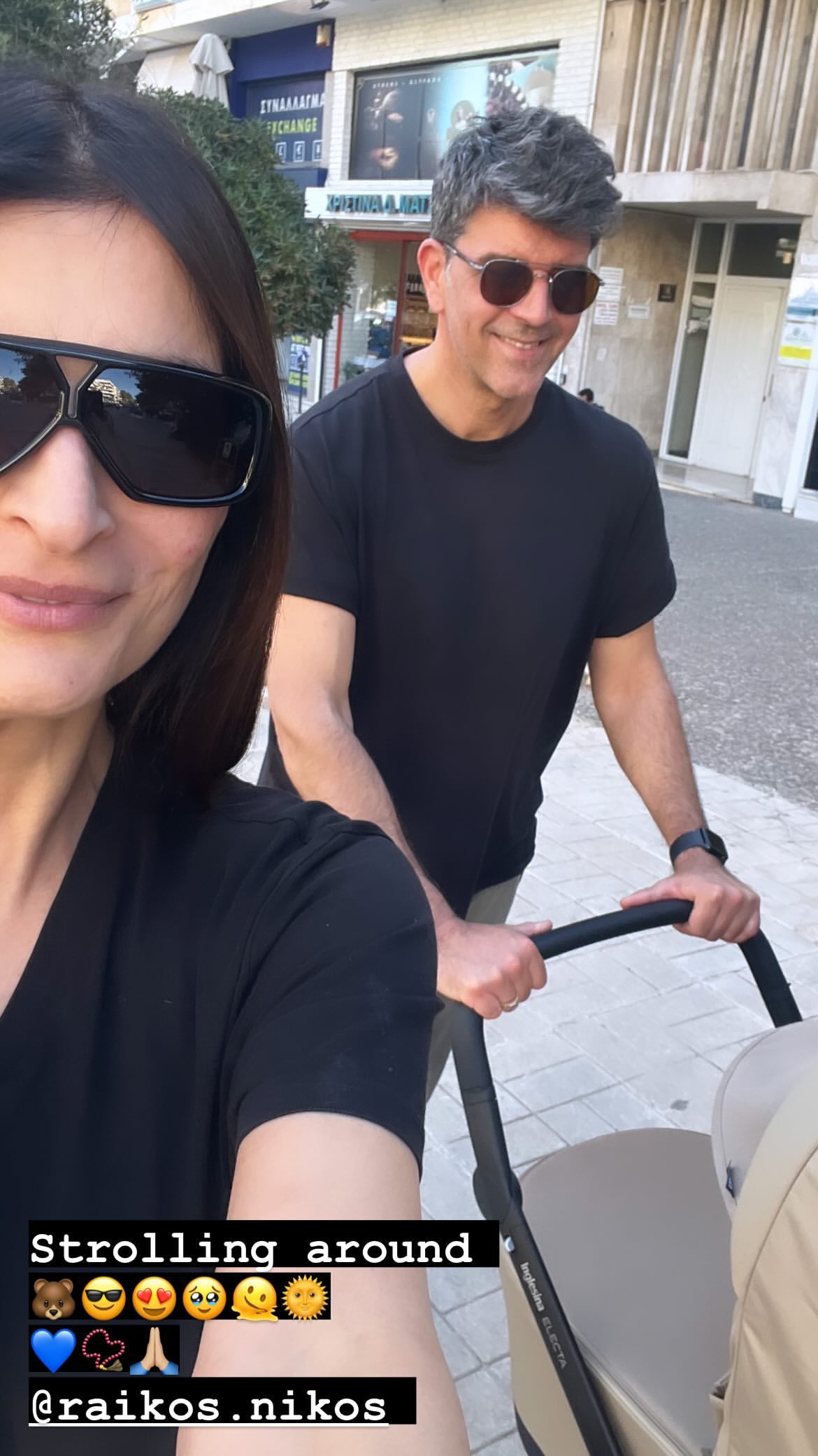 Η Αντιγόνη Κουλουκάκου με τον σύζυγό της και το μωρό