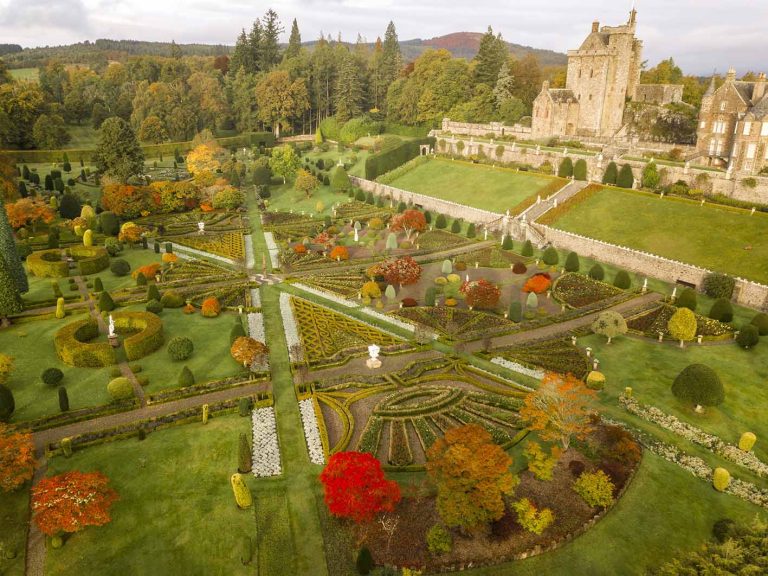 Oι κήποι Ντράμοντ και το κάστρο