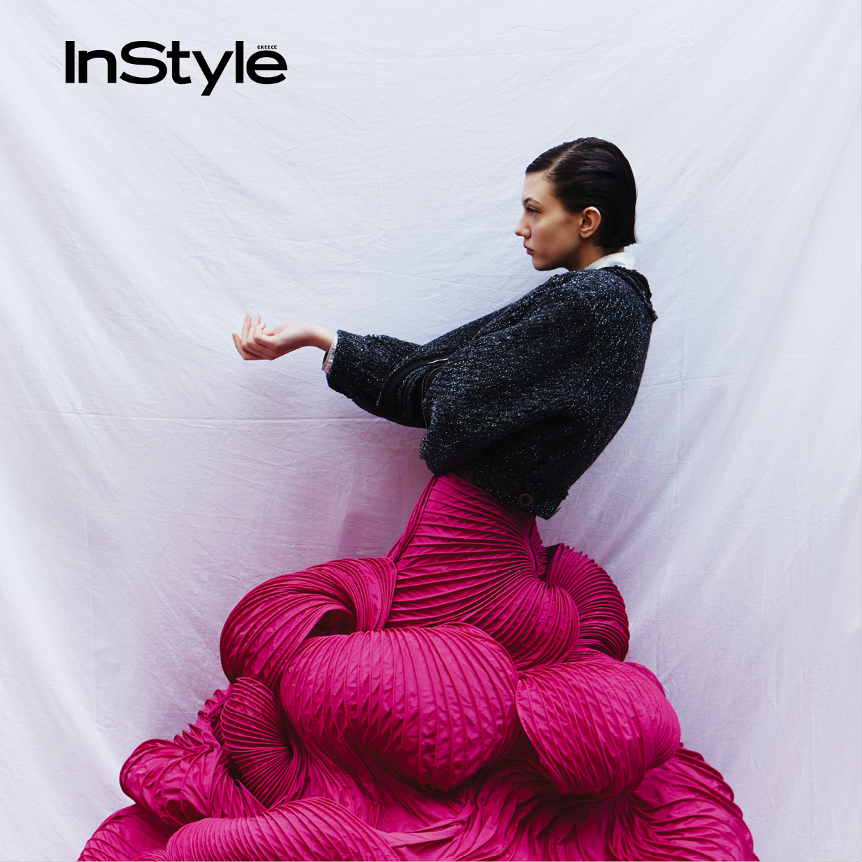 μοντέλο με υπερβολικά φουσκωτή φούστα