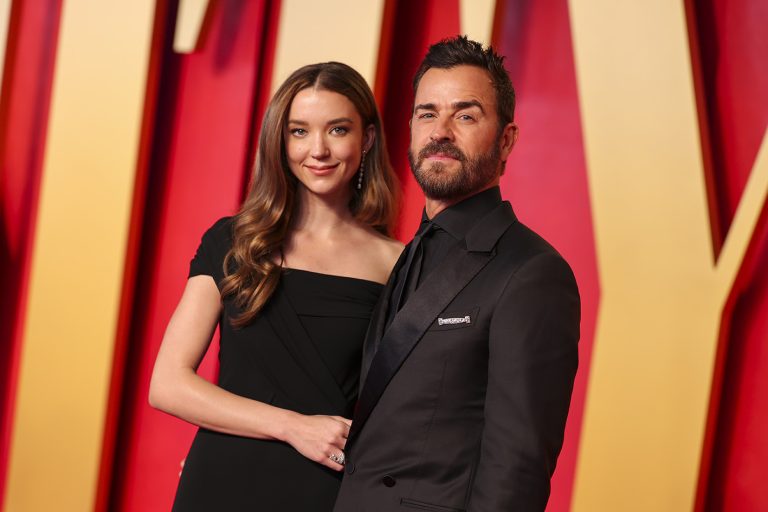 H Nicole Brydon Bloom και ο Justin Theroux στο Vanity Fair Oscar Party στο Κέντρο Wallis Annenberg.