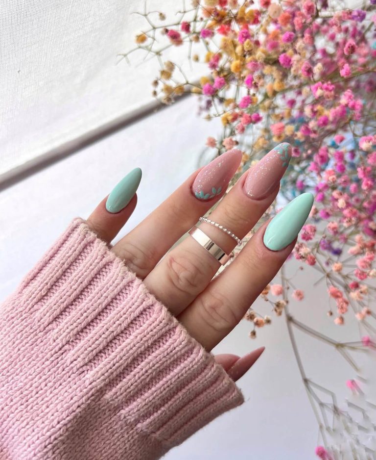 Μανικιούρ στο χρώμα της μέντας