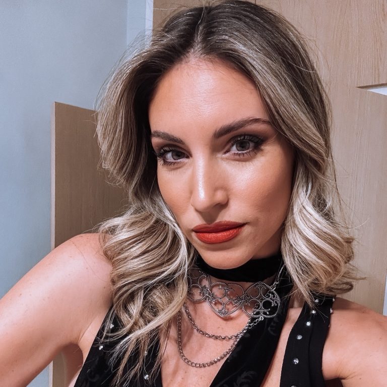 Αθηνά Οικονομάκου