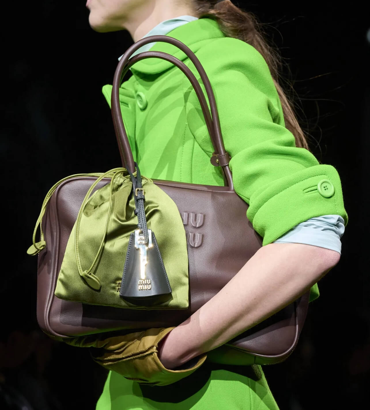 Τσάντα από την πασαρέλα του οίκου Miu Miu
