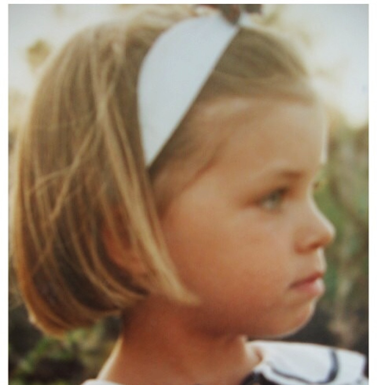 Η τραγουδίστρια Demy σε παιδική ηλικία