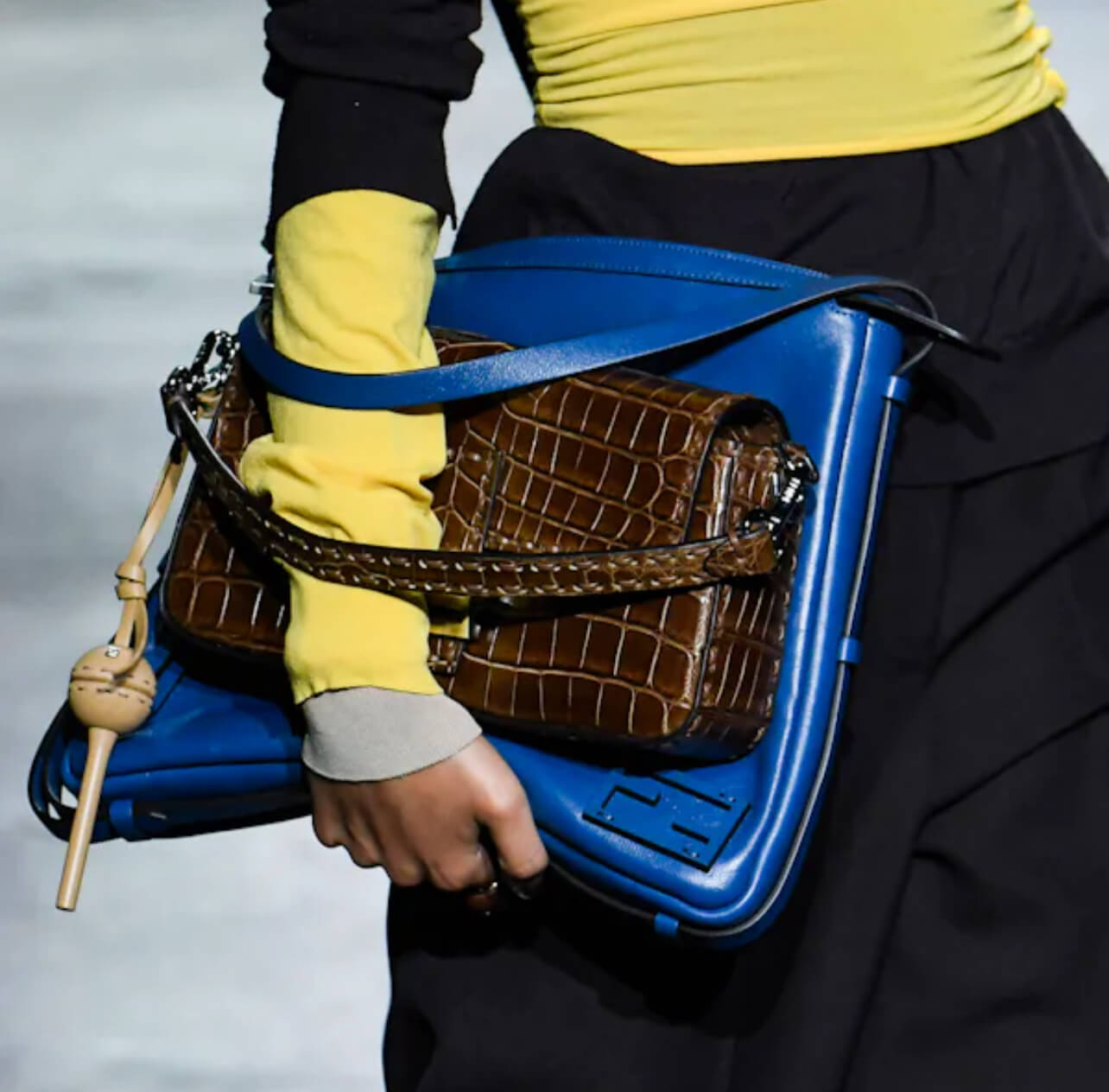 τσάντα διπλή πασαρέλα