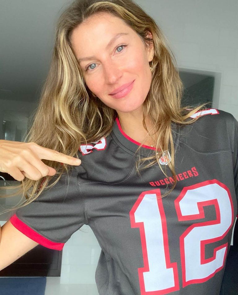 Η Gisele με τη φανέλα του Tom Brady