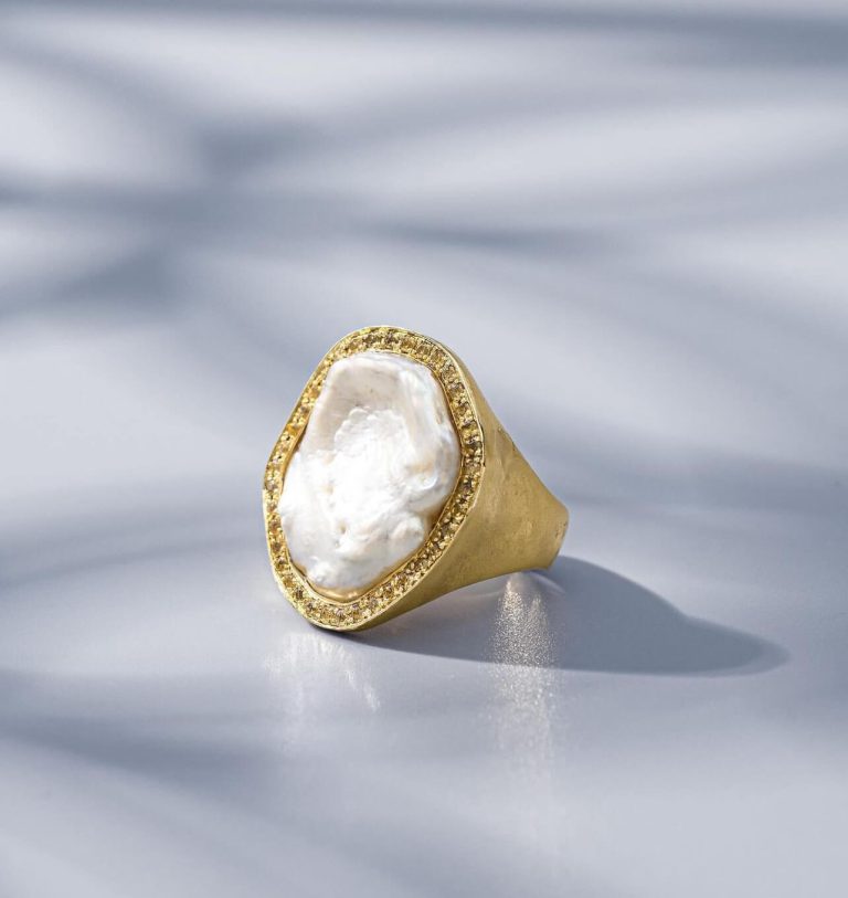 Χρυσό δαχτυλίδι με άσπρη πέτρα