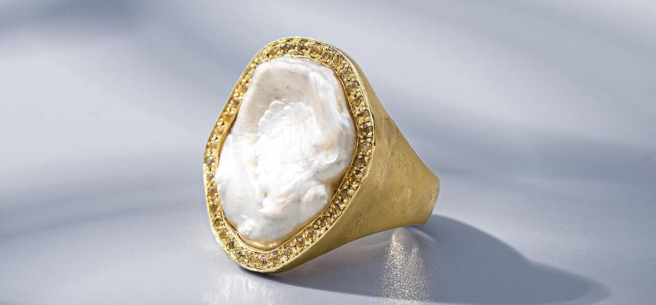 Χρυσό δαχτυλίδι με άσπρη πέτρα