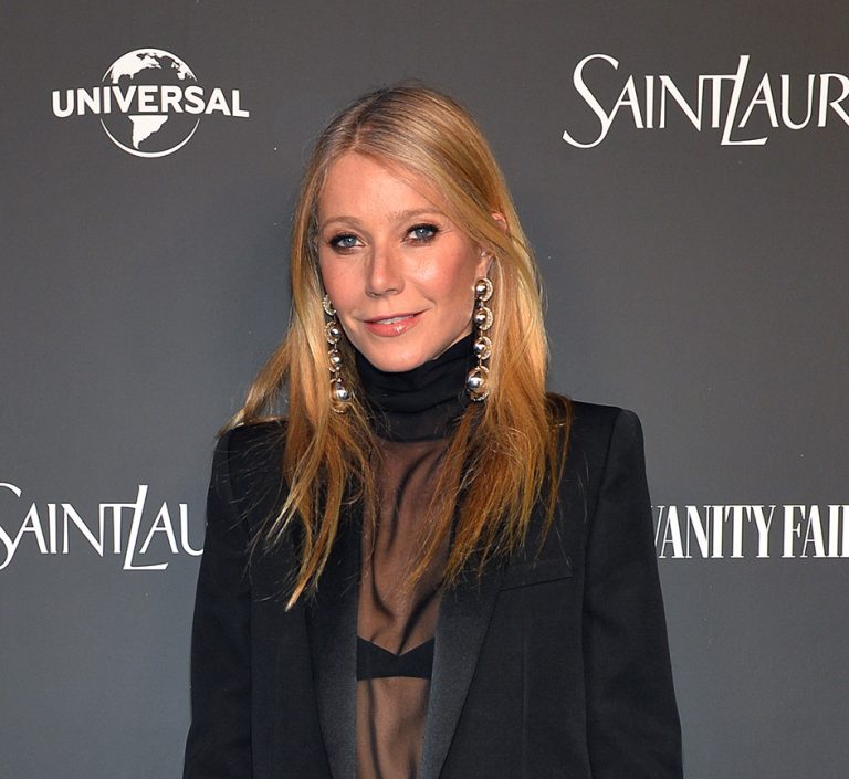 H Gwyneth Paltrow παρευρέθηκε στο δείπνο των Saint Laurent x Vanity Fair για να εορτάσουν την ταινία “Oppenheimer”στις 8 Μαρτίου 2024 στο Los Angeles.