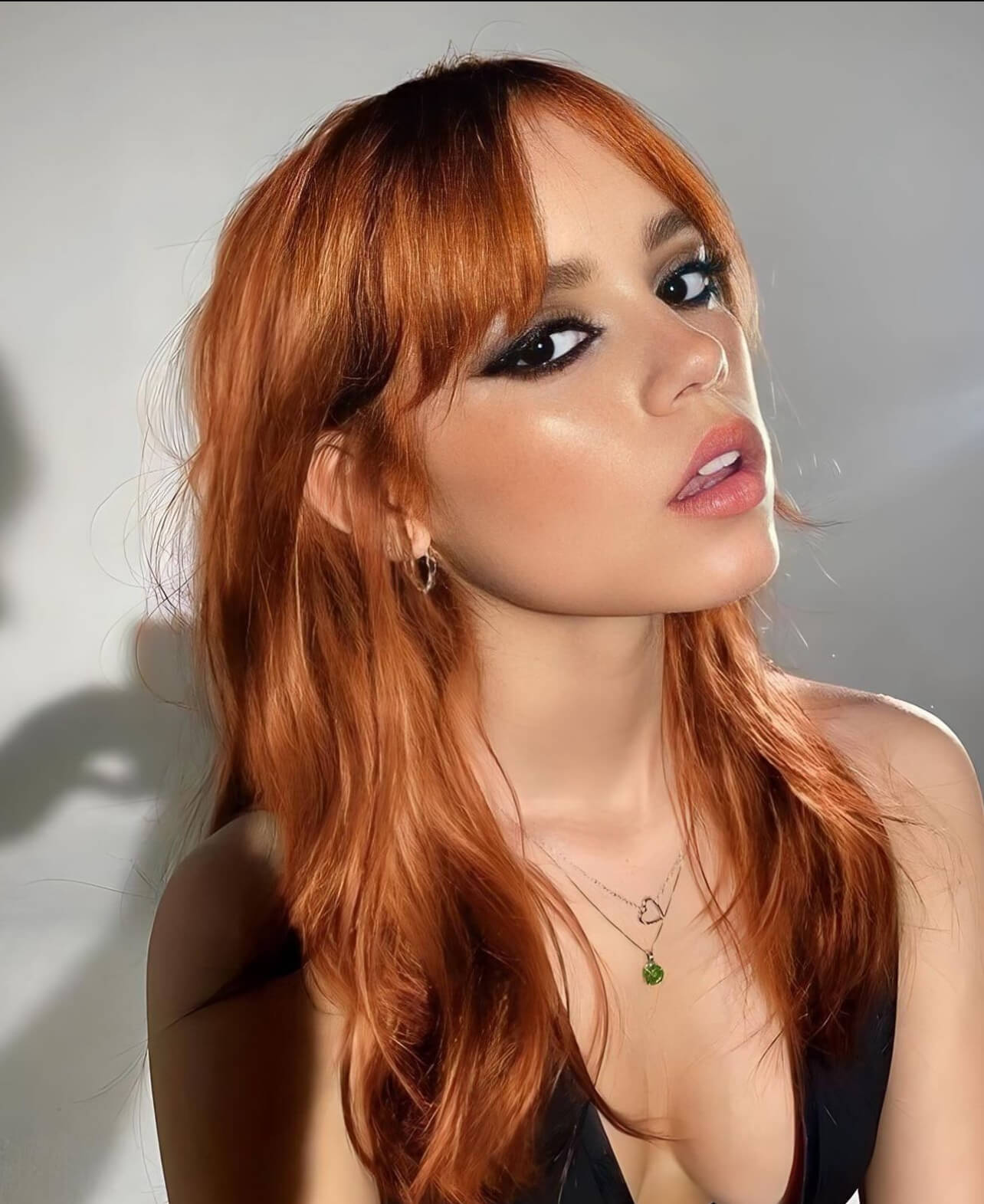 Η Jenna Ortega με κόκκινα μαλλιά