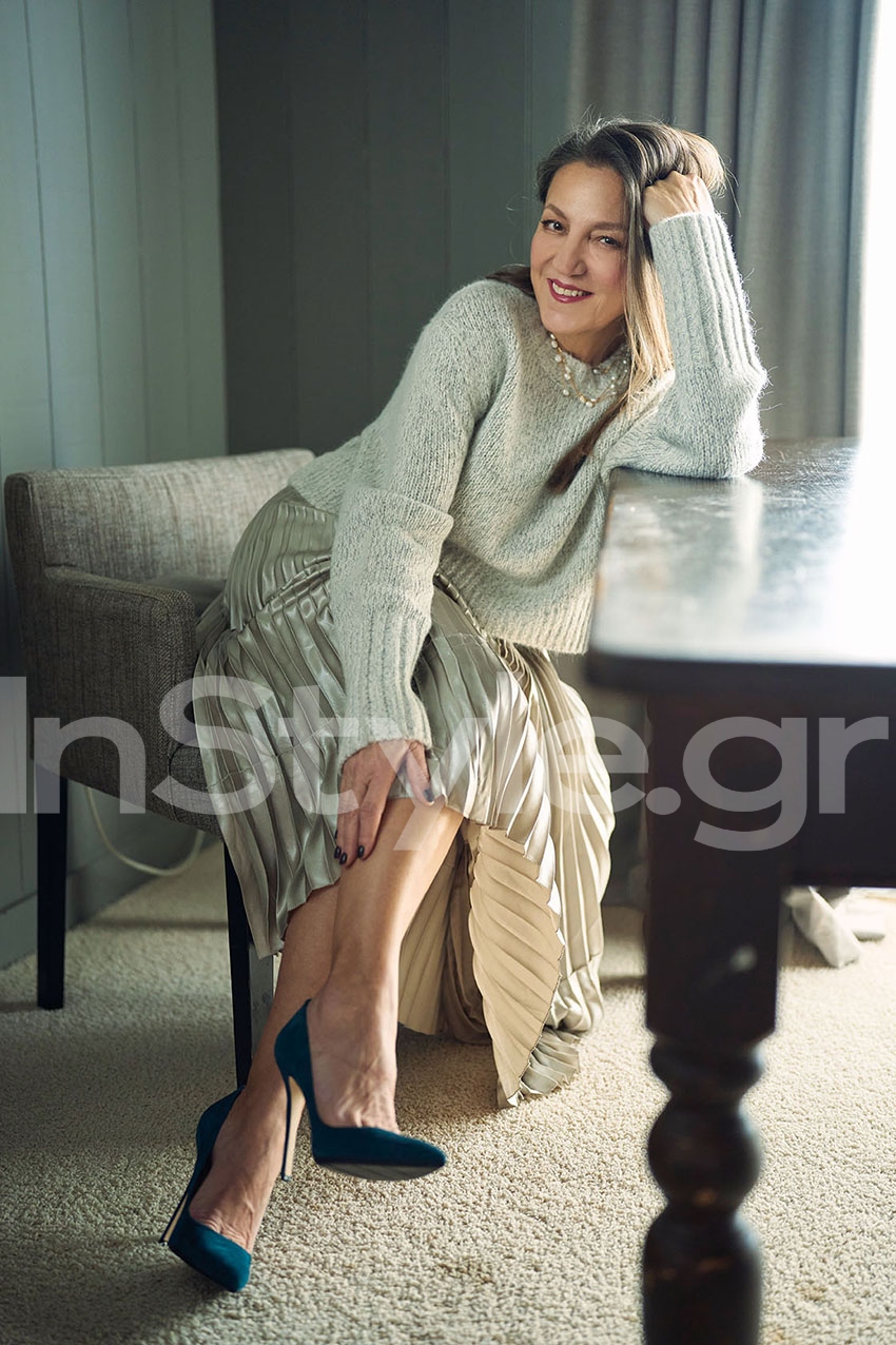 μαρία καλλιμασιά με πουλόβερ