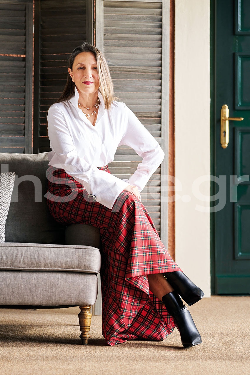 μαρία καλλιμασιά με πουλόβερ