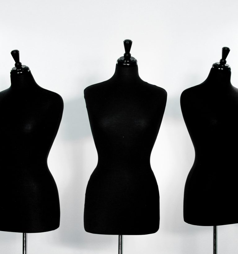 κούκλες μανεκέν μαύρα