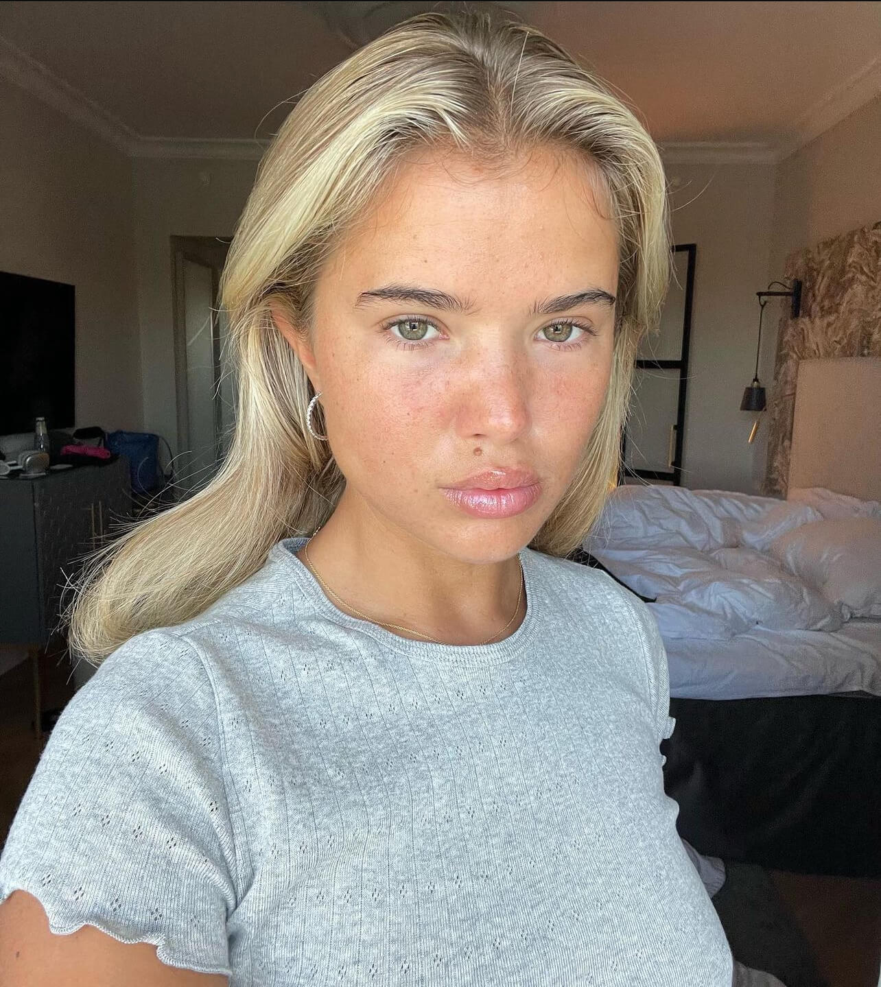 Καθαρό πρόσωπο χωρίς μακιγιάζ