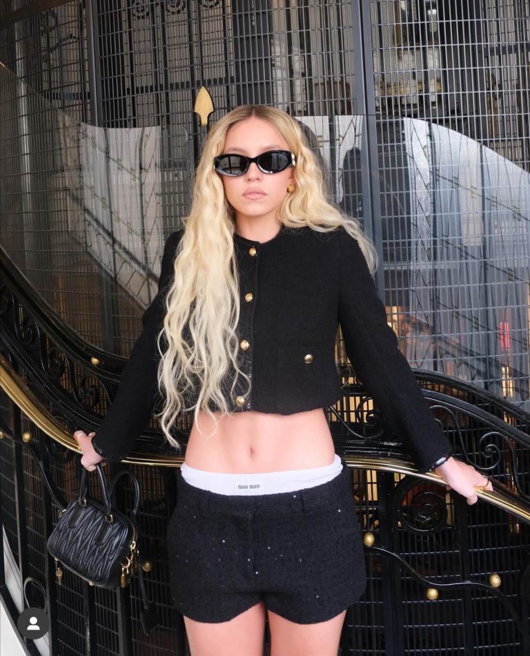 Η Sydney Sweeney με Miu miu look