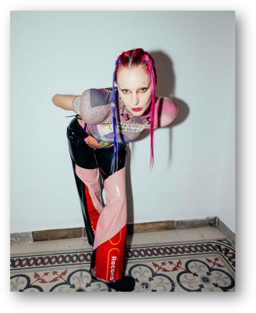 Η Τάμτα με κόκκινα μαλλιά