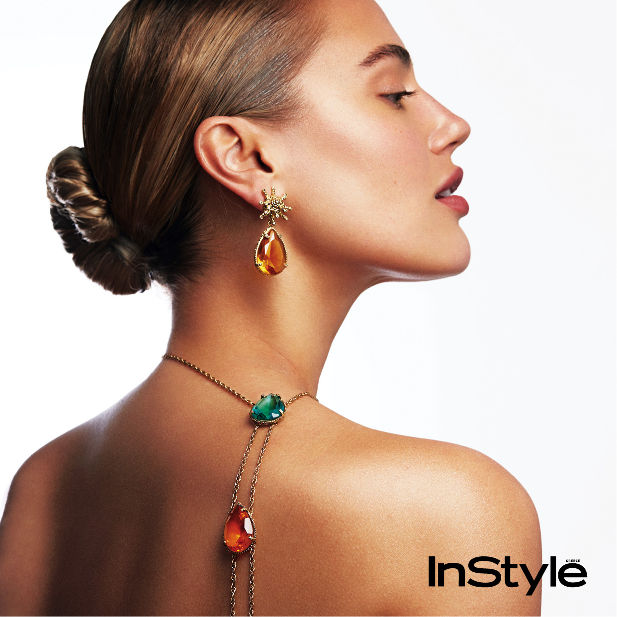 μοντέλο με κόσμημα