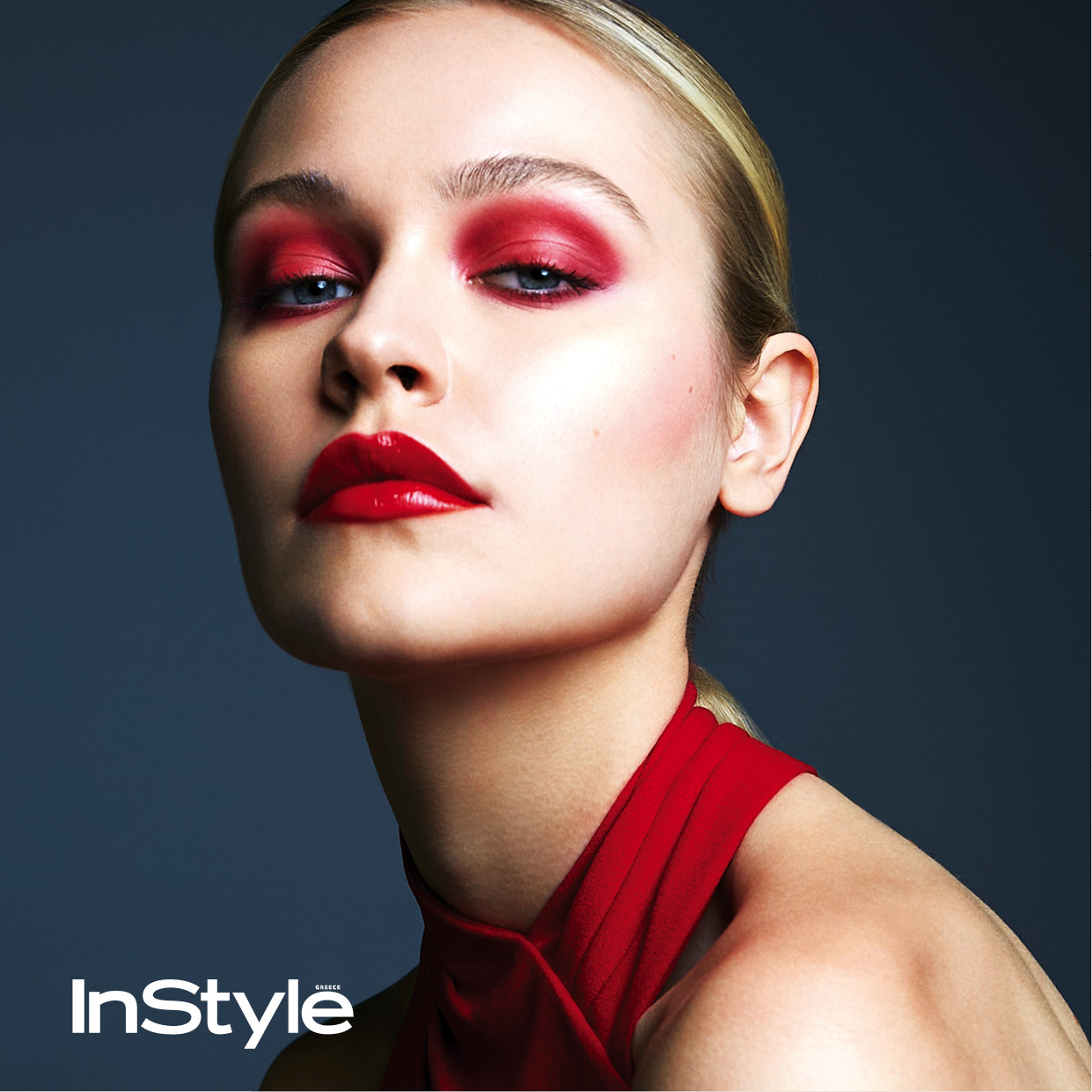 μοντέλο με κόκκινα χείλη και μάτια