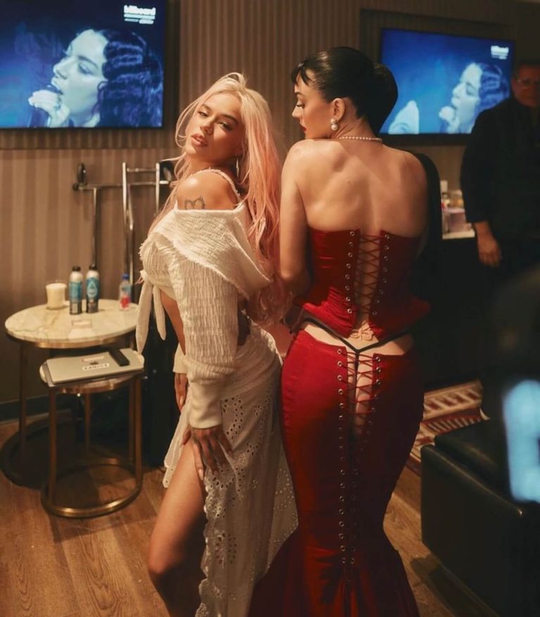 Η Katy Perry με την Carol G