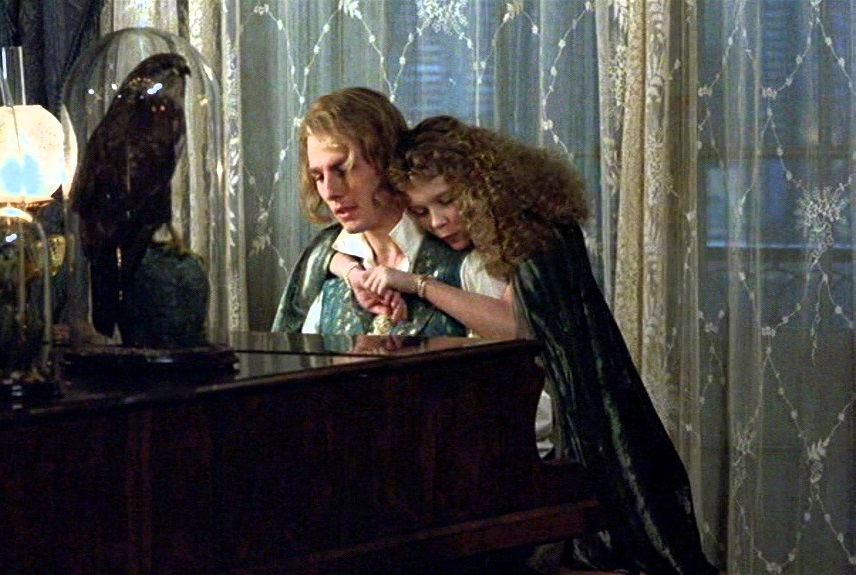 O Tom Cruise και η Kirsten Dunst σε πλάνο από την ταινία "Συνέντευξη μ' έναν βρικόλακα"