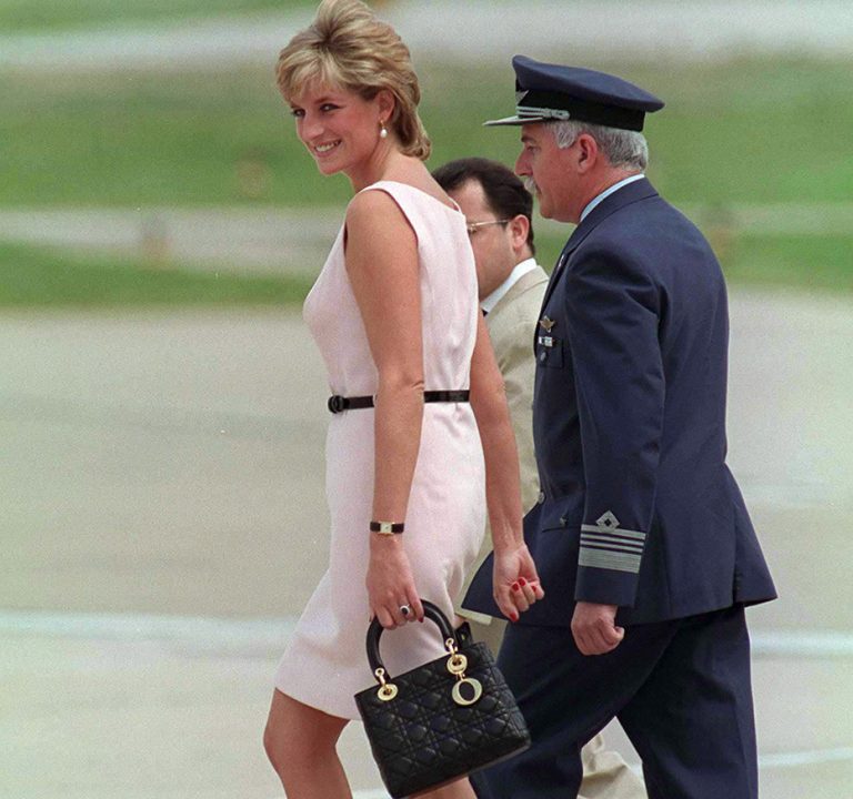 Η Diana φθάνοντας στο αερδορόμιο Buenos Aires της Αργεντινής.