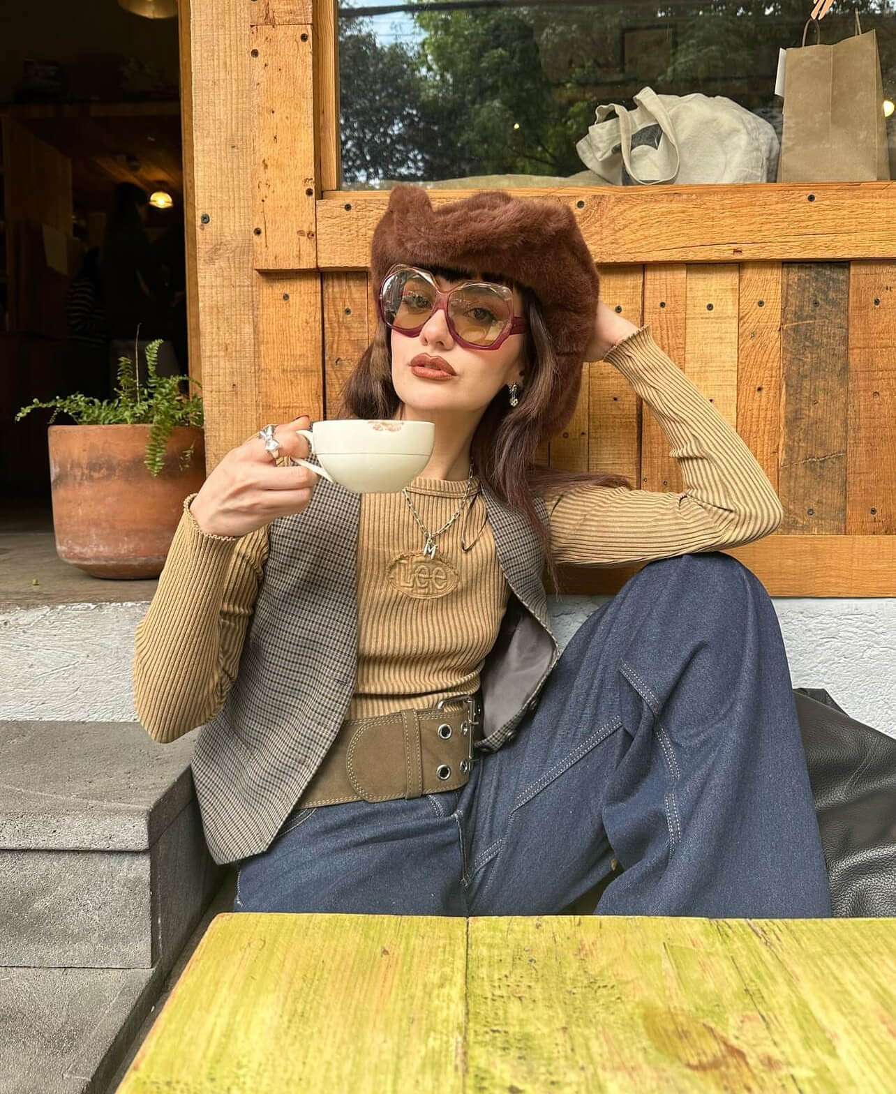 Γούνινο καουμπόικο καπέλο και 70s στιλ