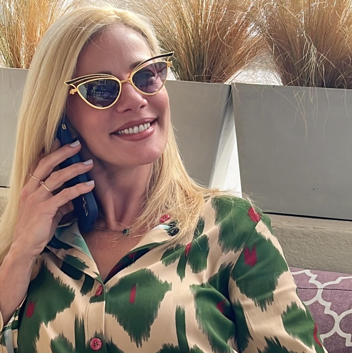 Η Ζέτα Μακρυπούία με ανοιξιάτικο look