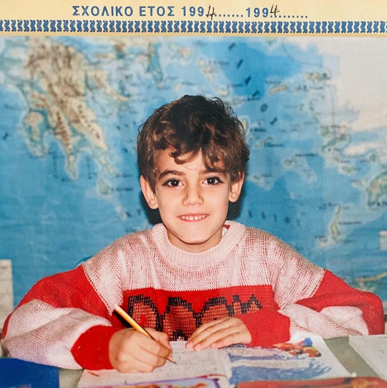 Ο Νίκος Πολυδερόπουλος μαθητής δημοτικού