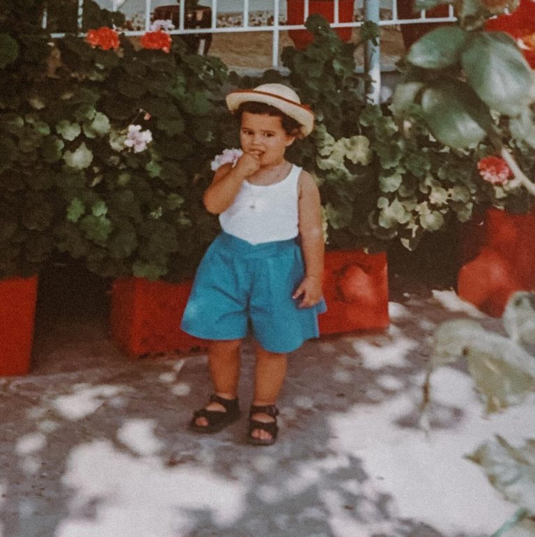 Η ηθοποιός Πηνελόπη Πλάκα σε μικρή ηλικία