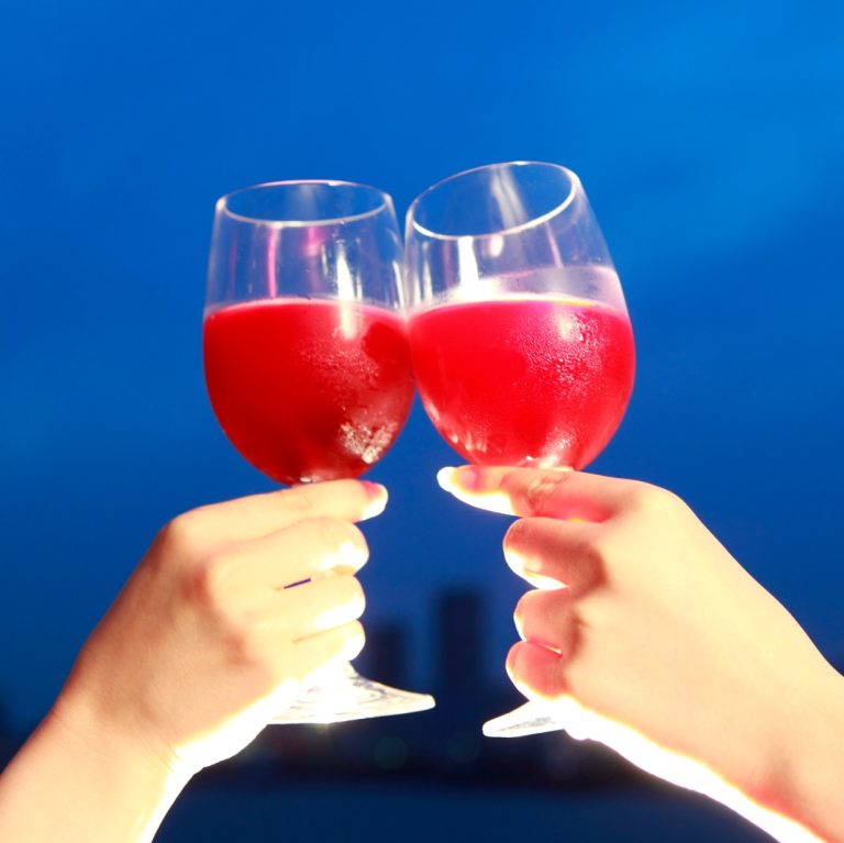 Ποτά σε κόκκινο χρώμα