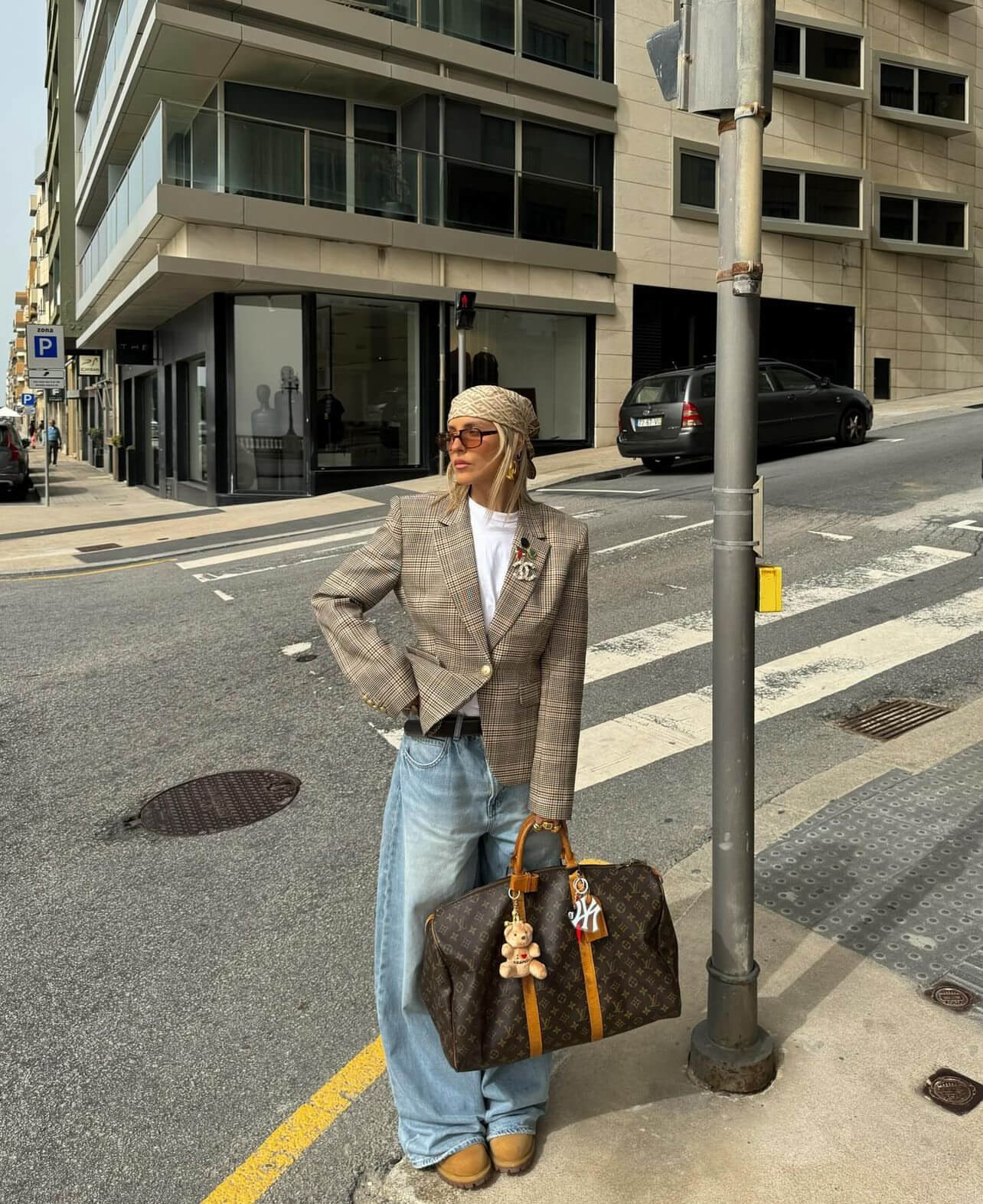 Ανοιξιάτικο look με τζιν και σακάκι