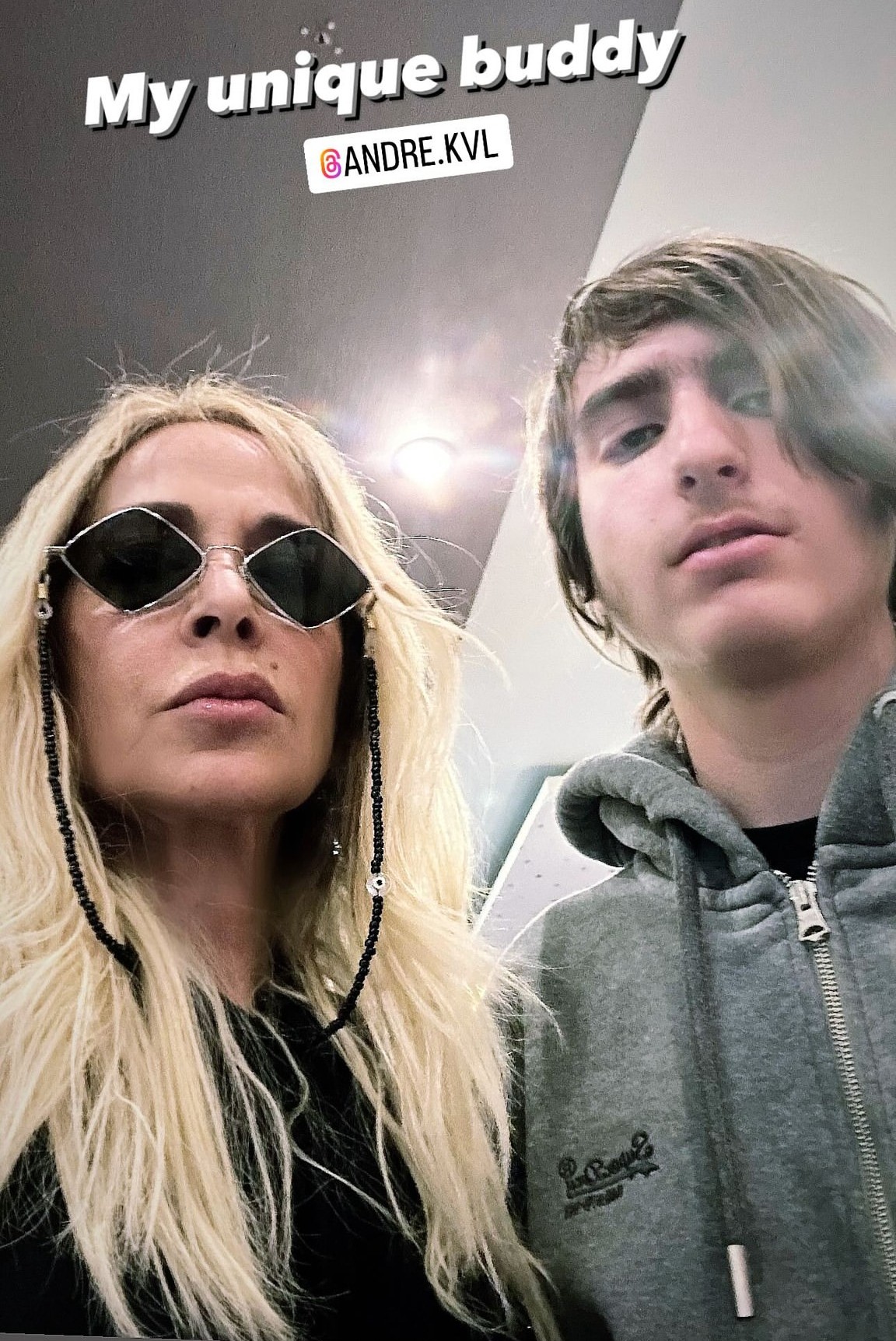 Η Άννα Βίσση με τον γιο του Νίκου Καρβέλα