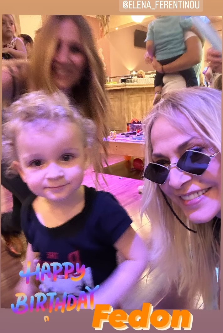 Η Άννα Βίσση με τον μικρό γιο του Νίκου Καρβέλα