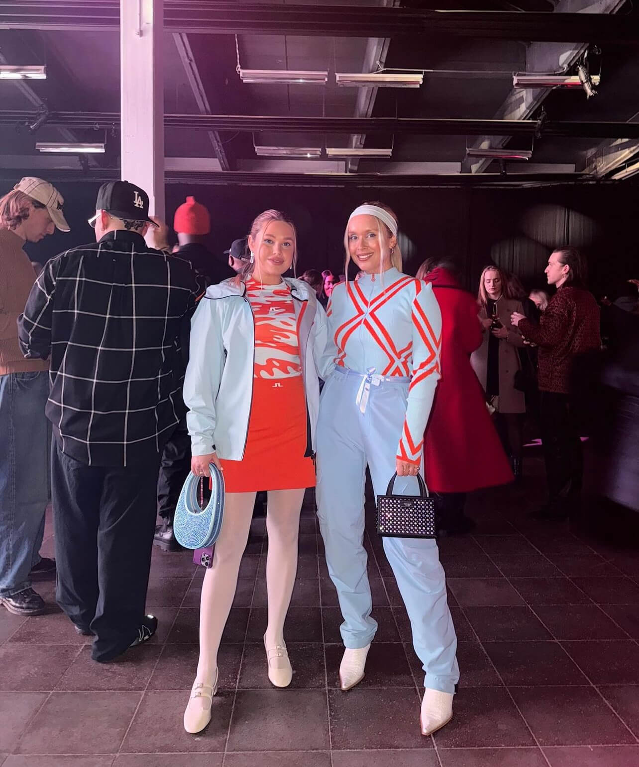 Colorblocking με πορτοκαλί και γαλάζιο