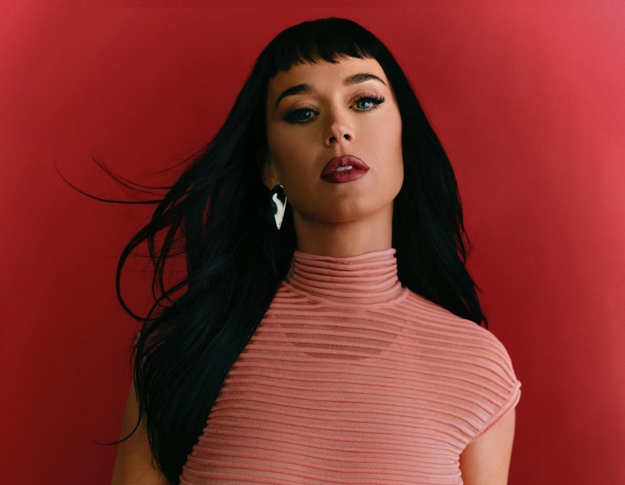 Η Kate Perry κάνει μια δραστική αλλαγή στα μαλλιά