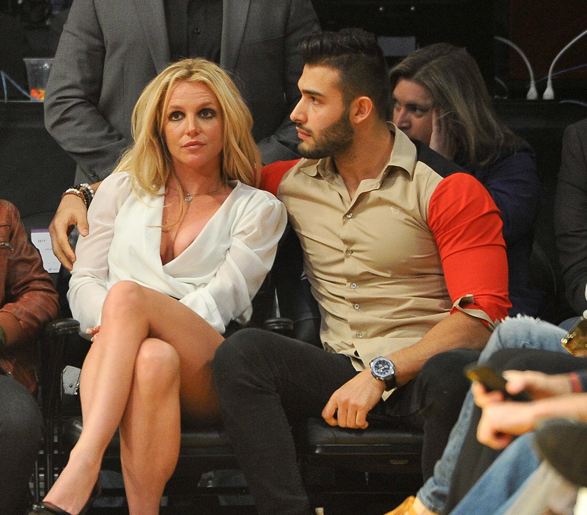 H Britney Spears και ο Sam Asghari σε αγώνα basketball μεταξύ των Los Angeles Lakers και των Golden State Warriors στις 29 Νοεμβρίου 2017 στοLos Angeles.